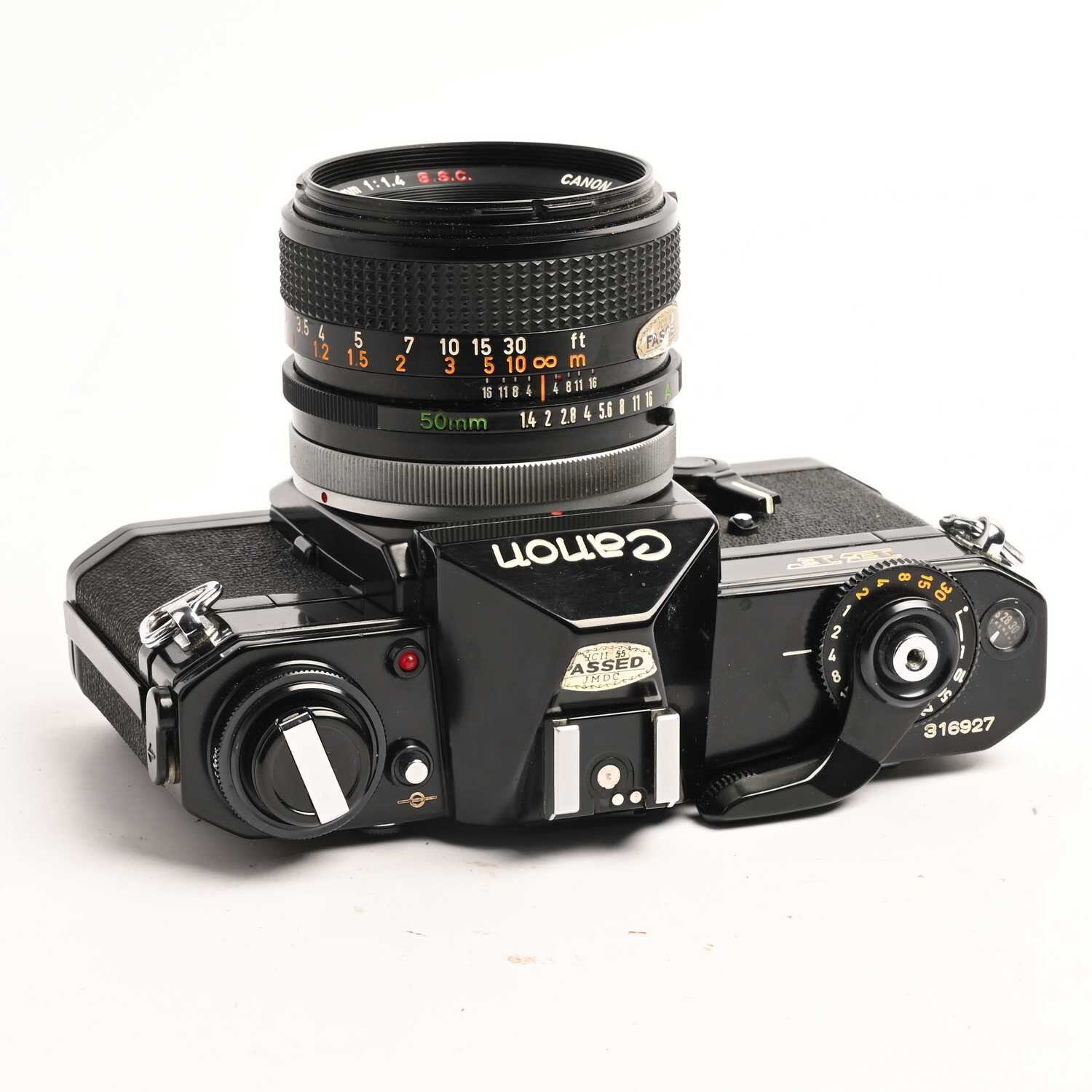 Canon EF black analoge SLR Kamera Canon FD S.S.C. 1,4/50 Lens