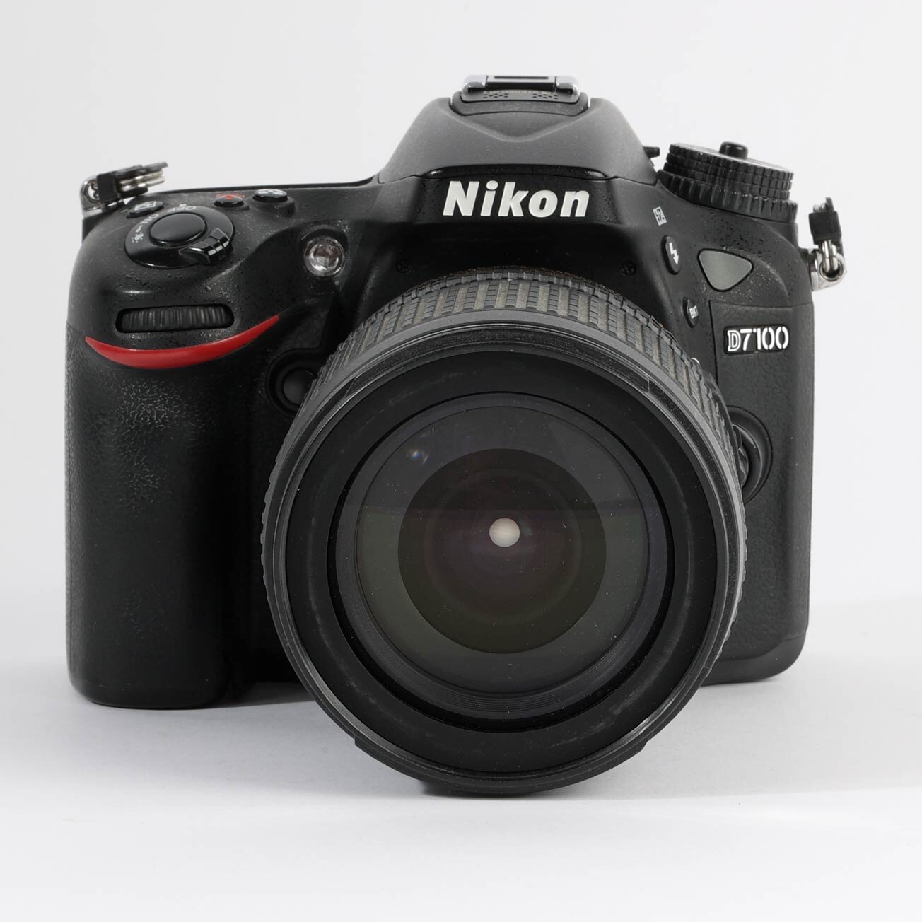 Nikon D7100 DSLR Spiegelreflexkamera  AF-S 18-105mm VR