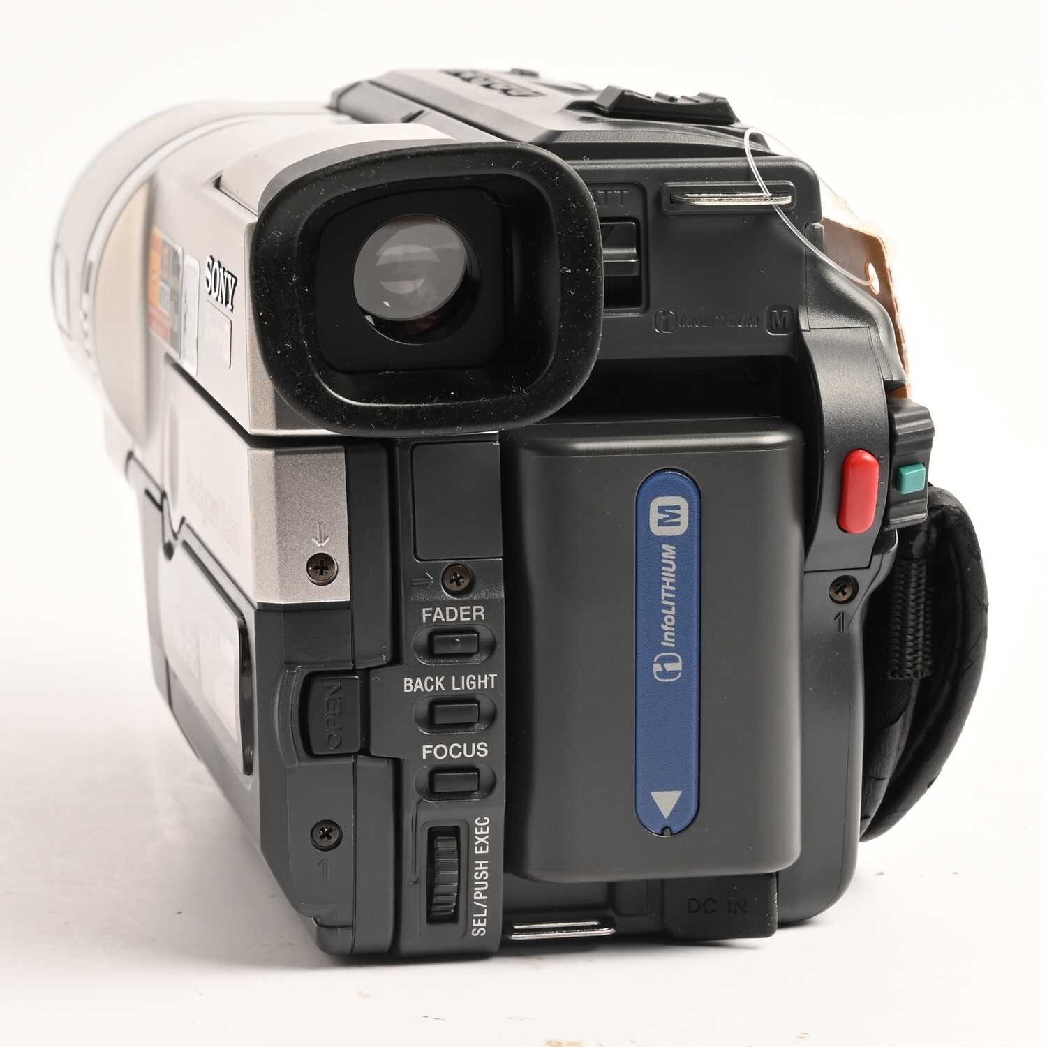 SONY CCD-TRV208E PAL Hi8 Camcorder Handycam Videokamera 560 x zoom
