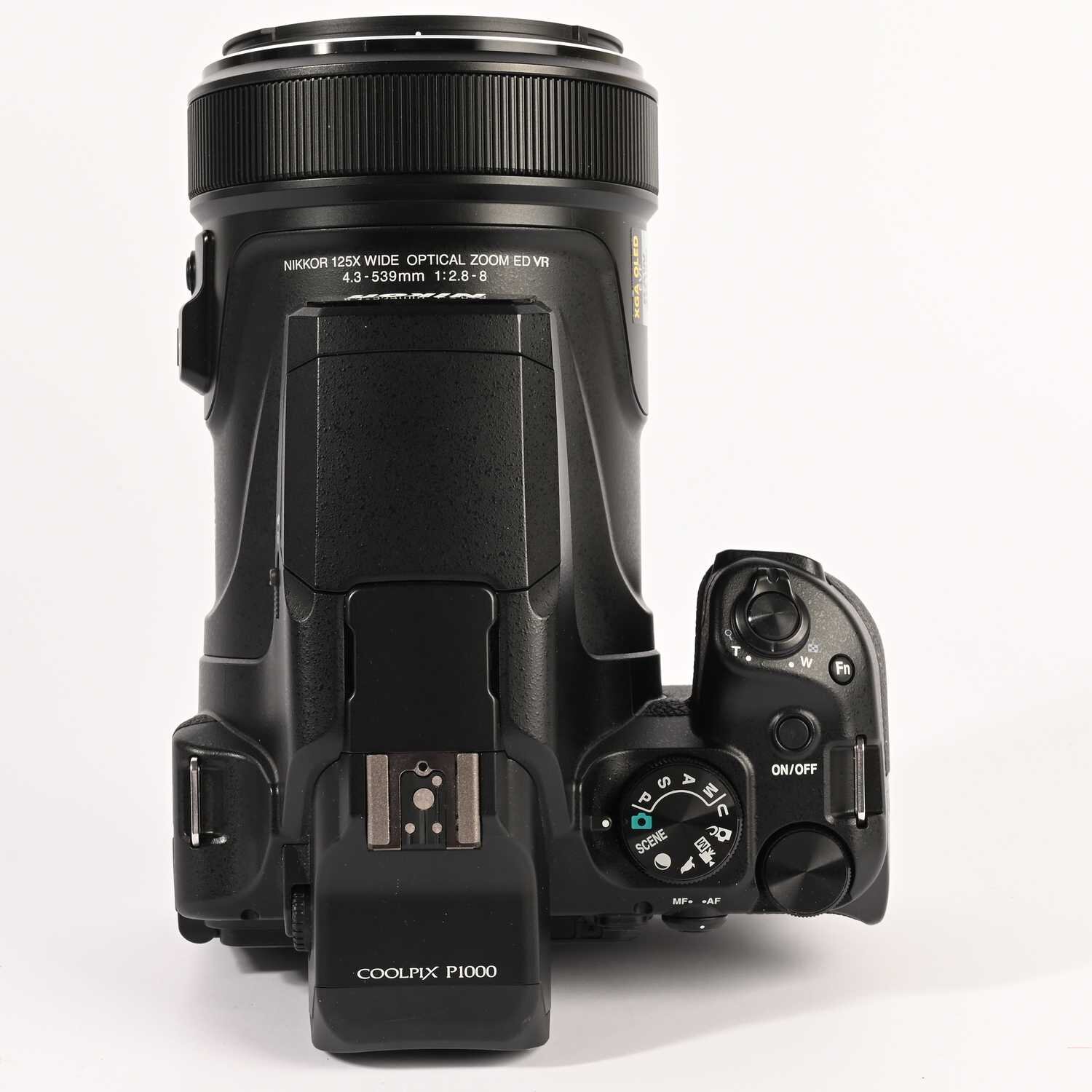 Nikon Coolpix P1000 16MP 125x  optischer zoom 4K WLAN Digitalkamera