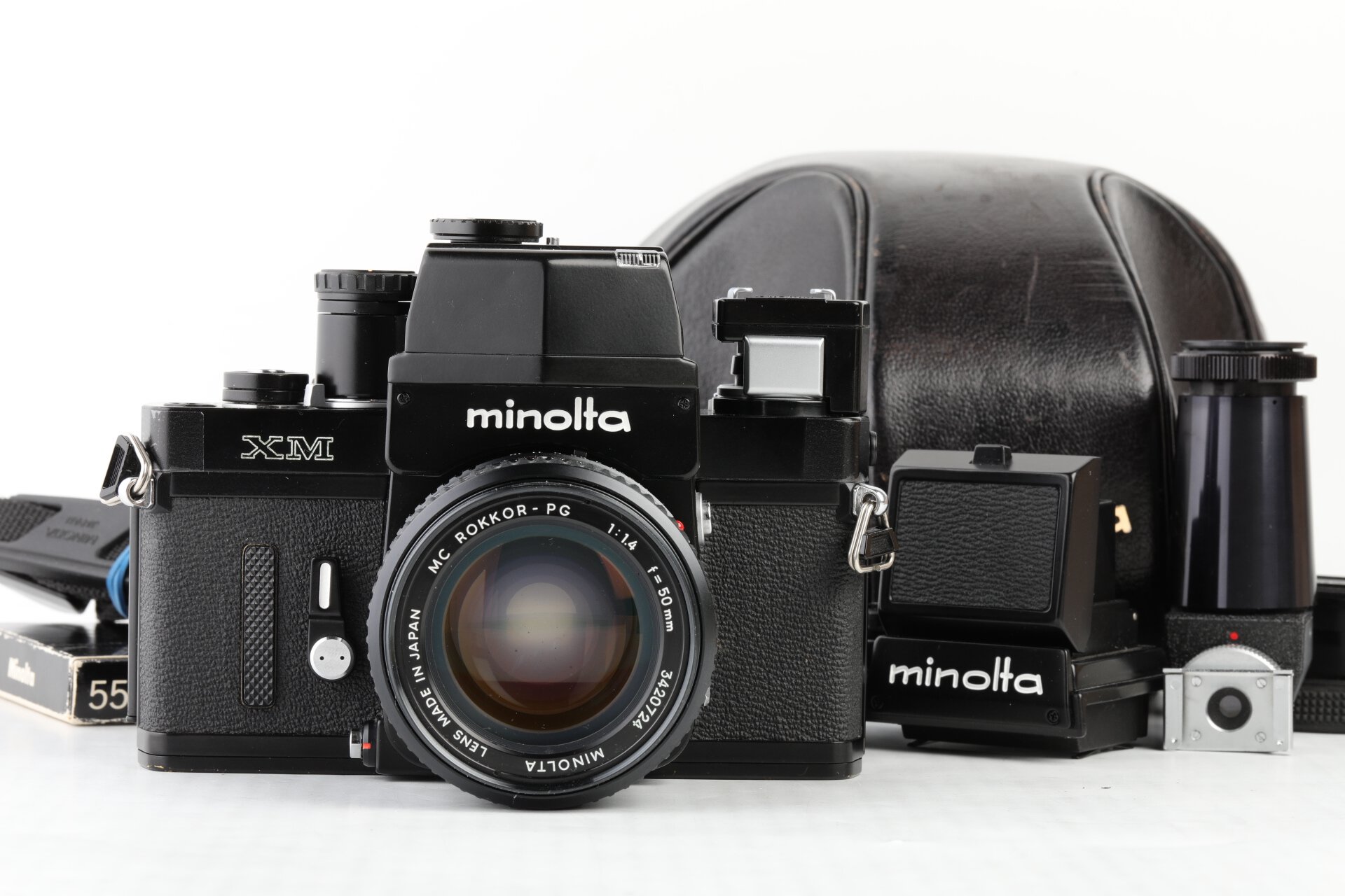 Minolta XM + MC Rokkor-PG 1,4/50mm + AE Prismensucher + Lichtschachtsucher + Winkelsucher