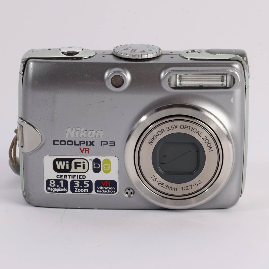 Nikon Coolpix P3 VR Digitalkamera 8.1 MP Silber Y2K 2006 Cam silver