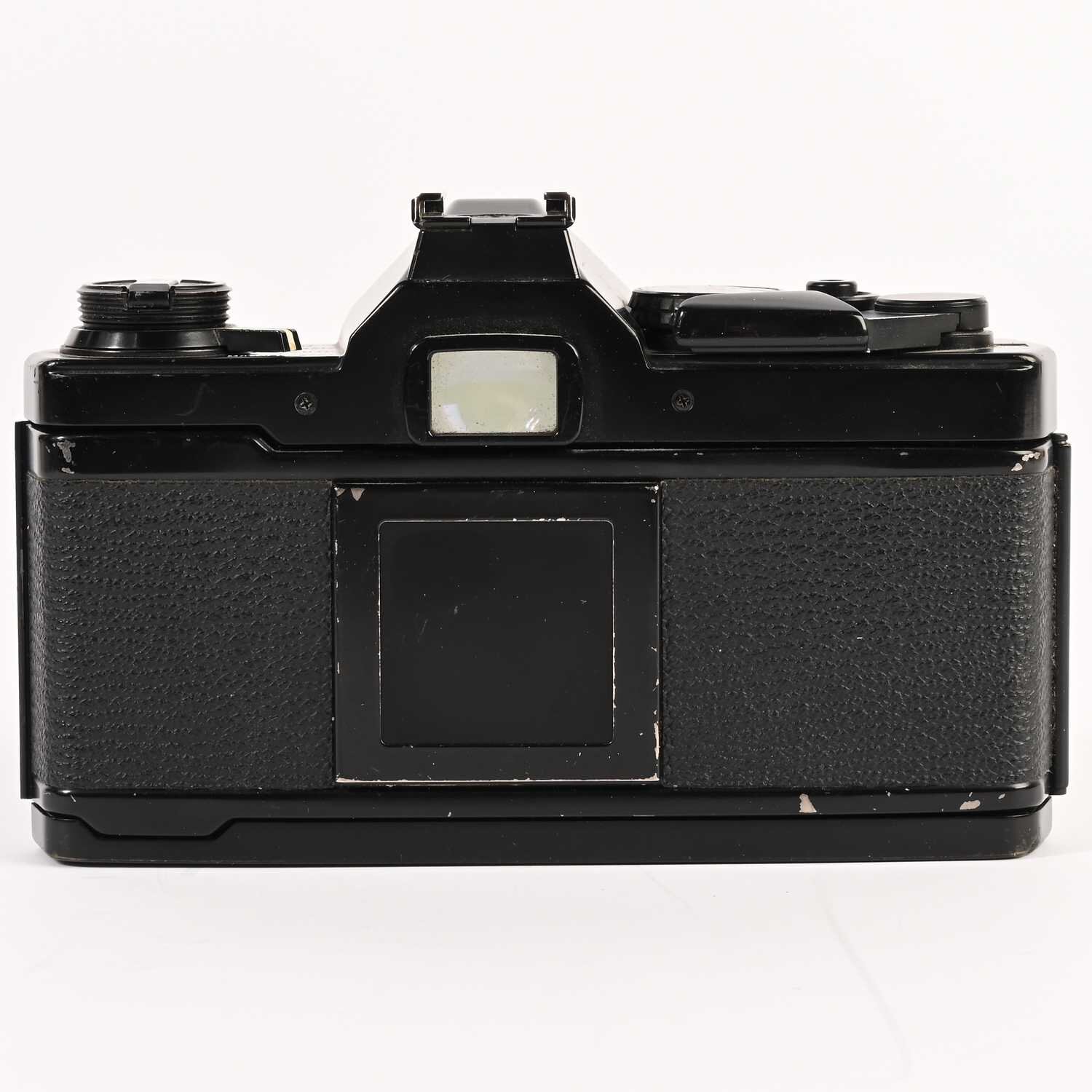 Olympus OM-2N sport/program  Zuiko Auto-S 1.8/50mm black