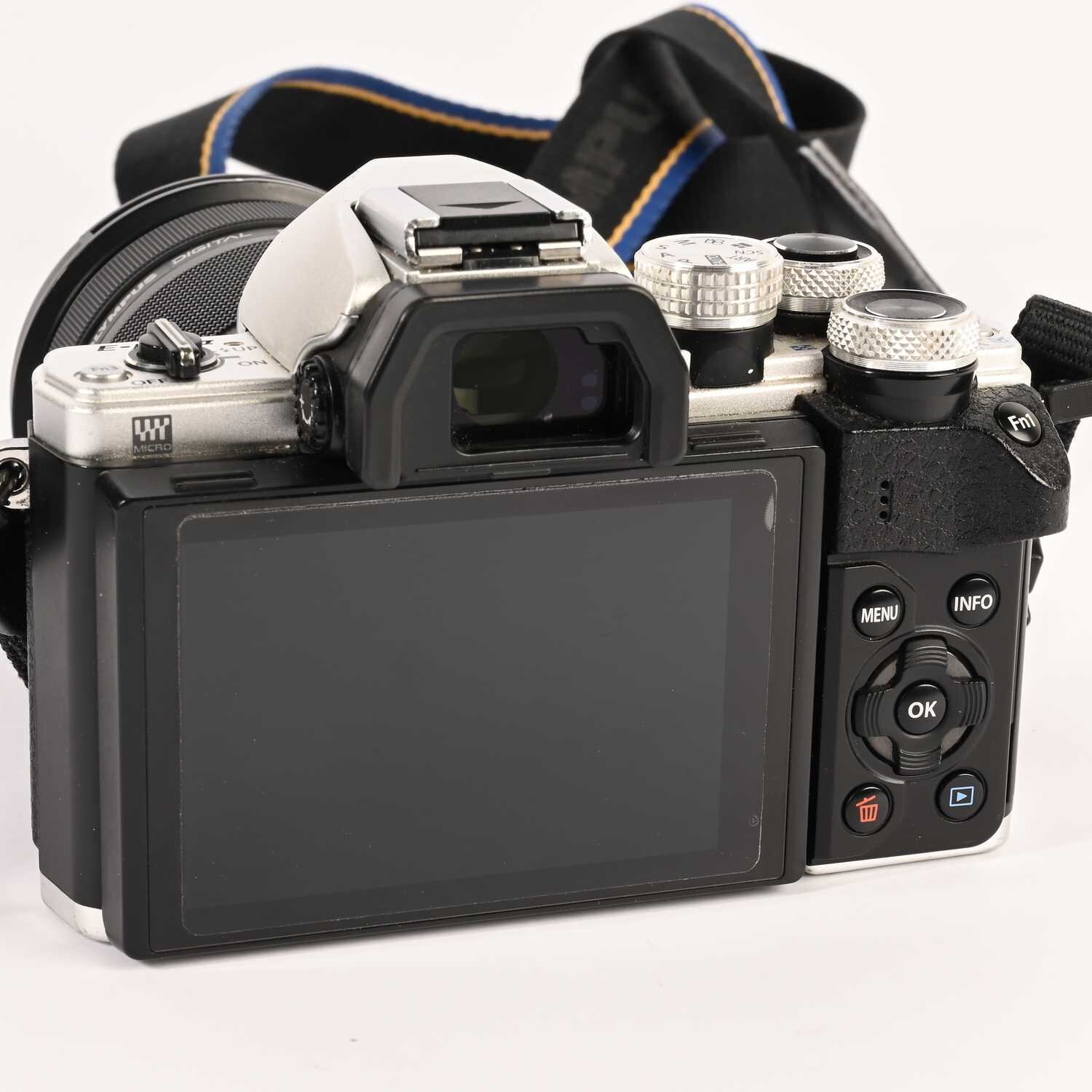 Olympus OM-D E-M10 Mark II Silber MFT 40-150/4-5,6 R