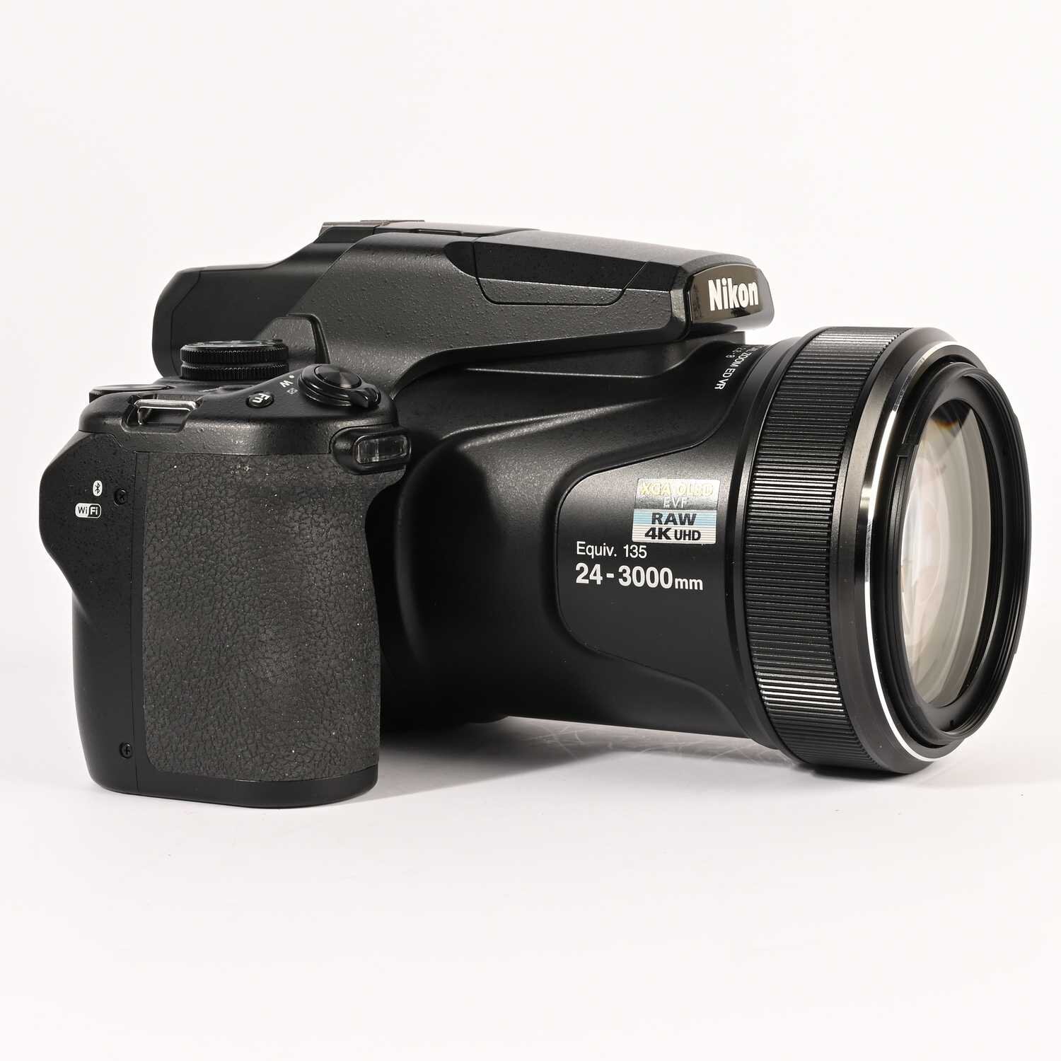 Nikon Coolpix P1000 16MP 125x  optischer zoom 4K WLAN Digitalkamera