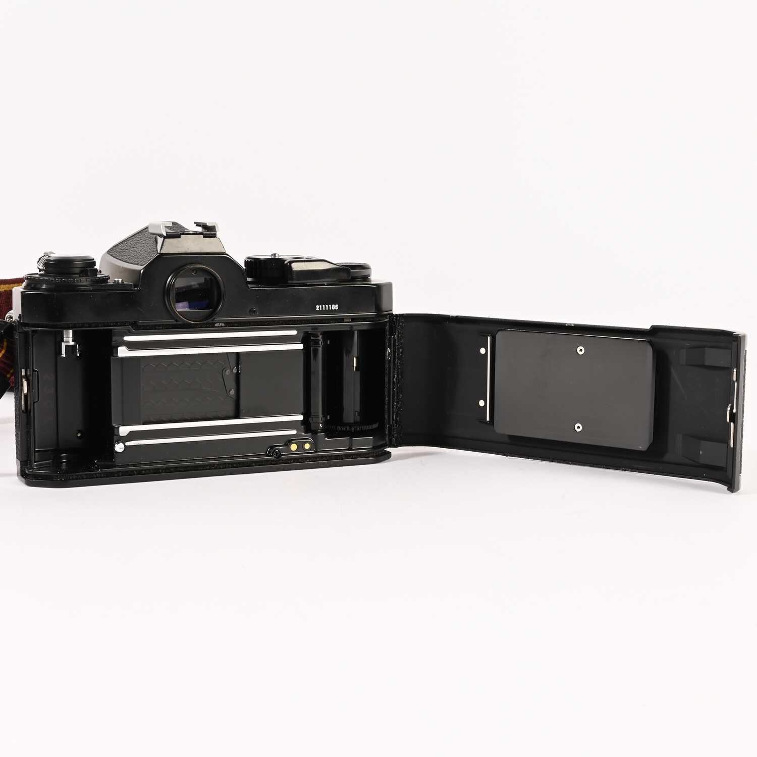 NIKON FE2 analoge Spiegelreflexkamera  schwarz 35 mm