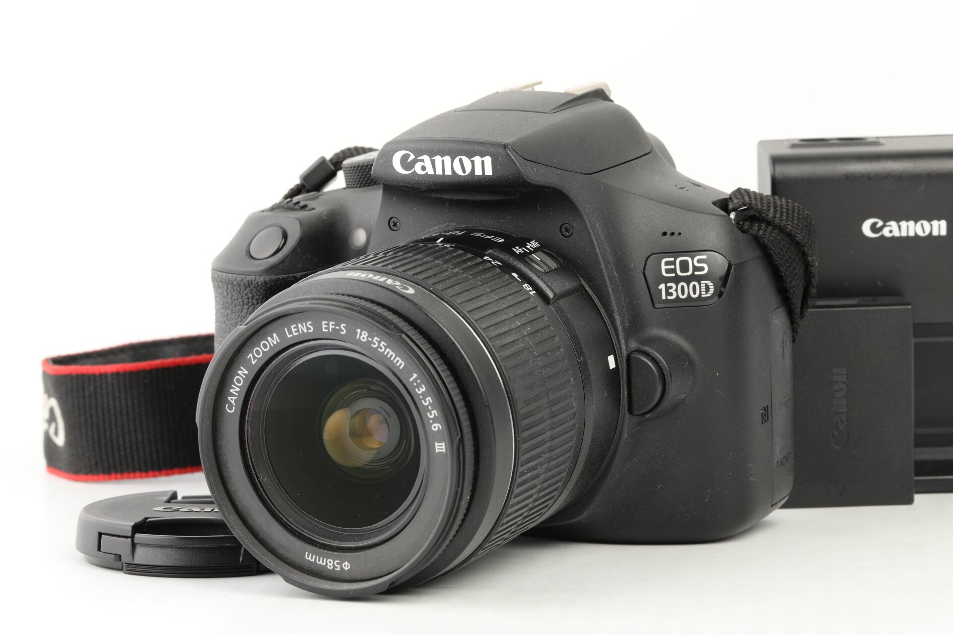 Canon EOS 1300D Gehäuse + EF-S 18-55mm 3,5-5,6 III ca 4000 Auslösungen