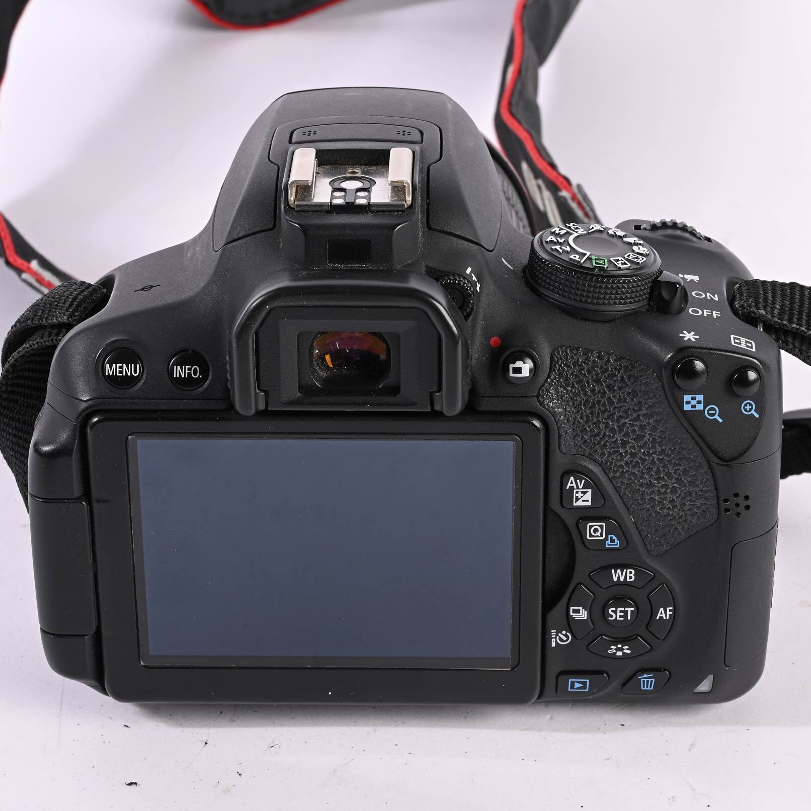 Canon EOS 700D 18,0 MP DSLR Digitalkamera