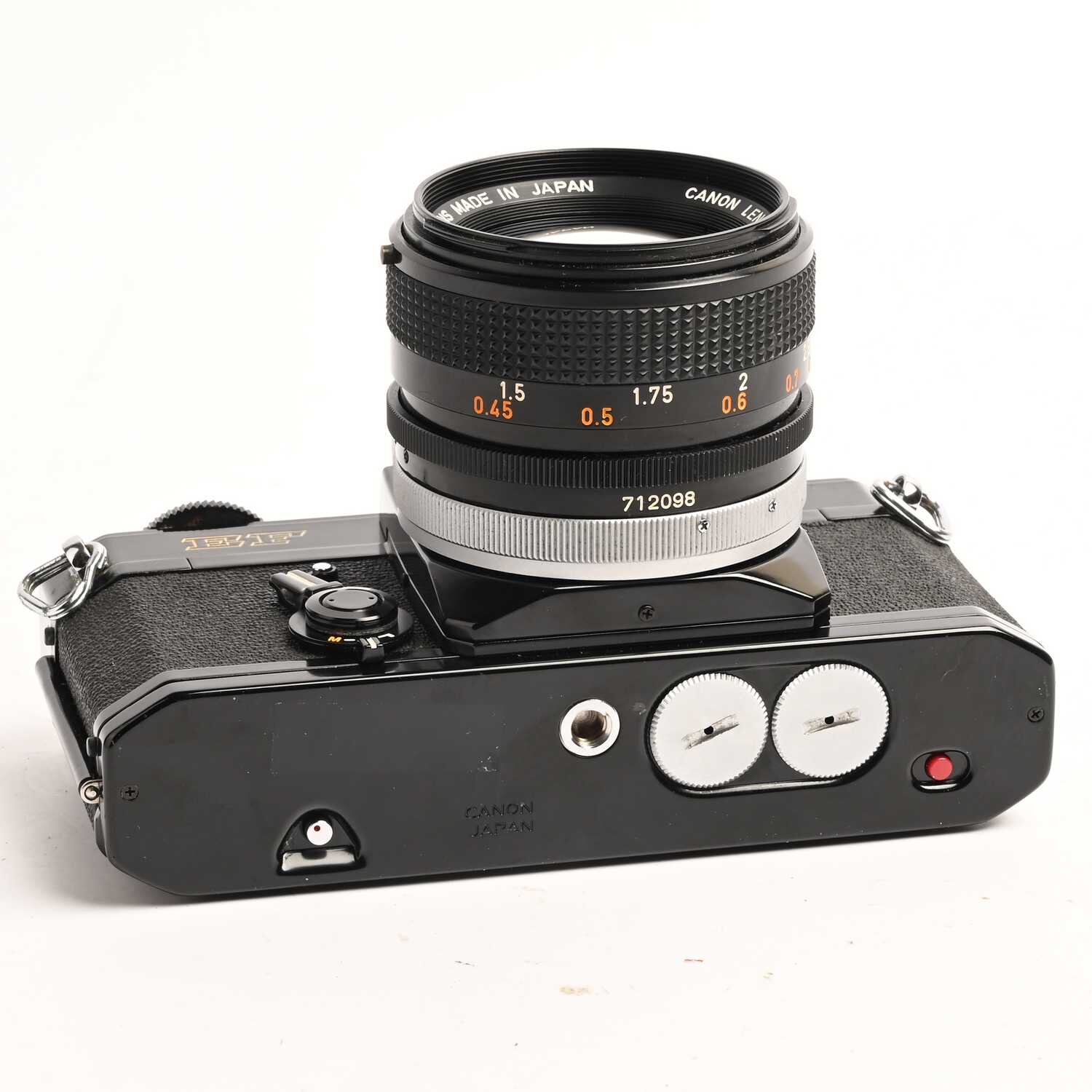Canon EF black analoge SLR Kamera Canon FD S.S.C. 1,4/50 Lens