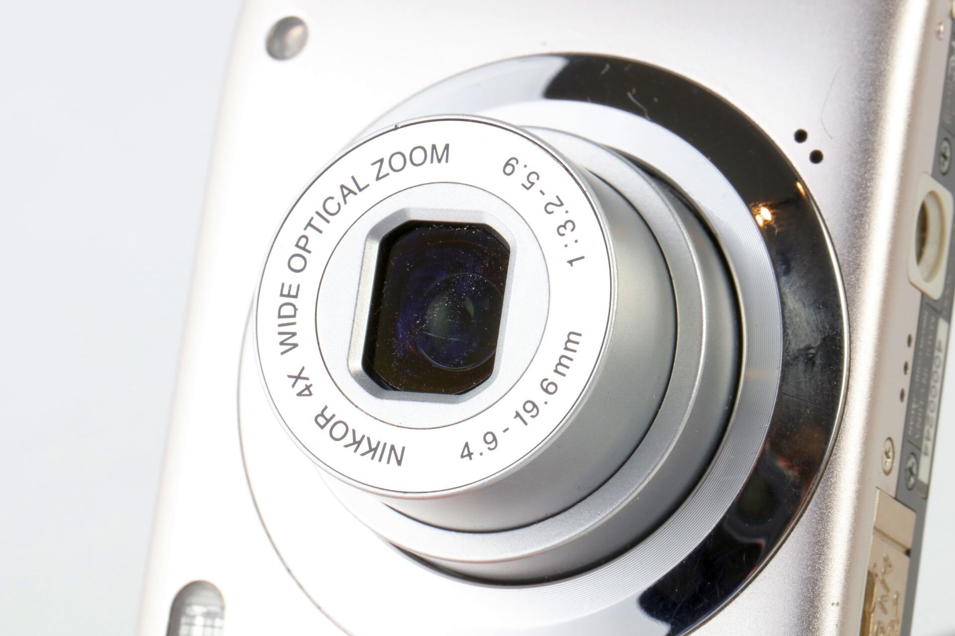 Nikon S3000 Coolpix 12.0 MP 4x wide zoom 4,9-19,6mm