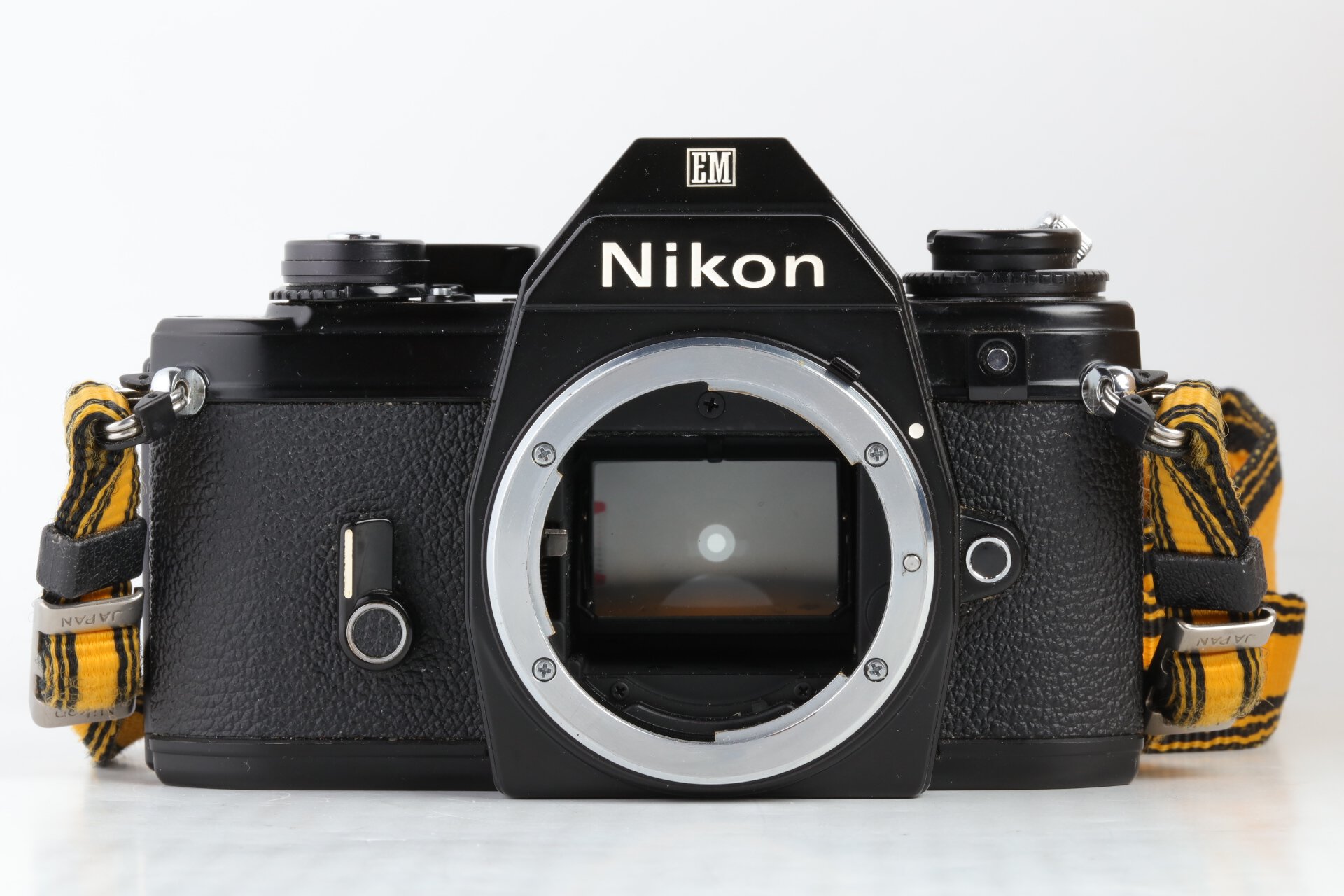 Nikon EM Gehäuse schwarz