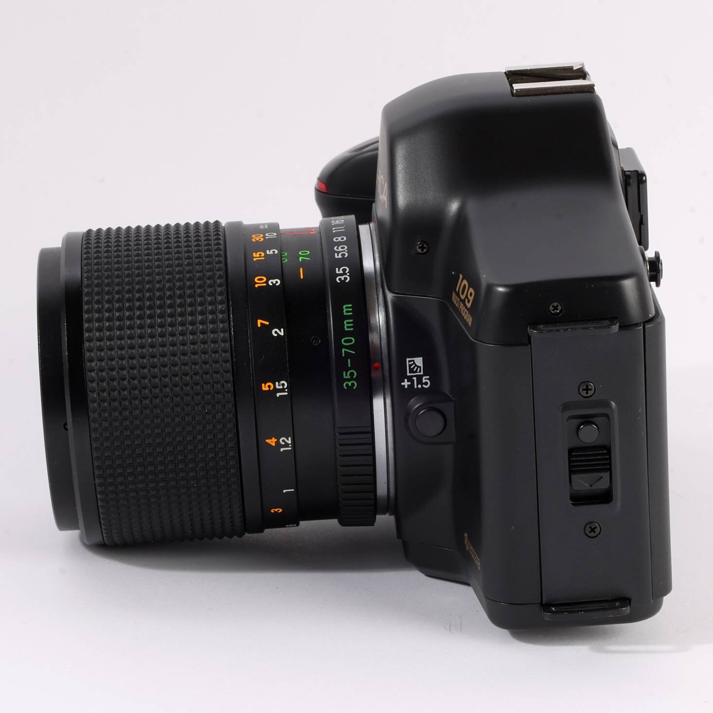 Yashica 109 Multi Program SLR mit Yashica MC ZOOM 3.5-4.5/35-70mm