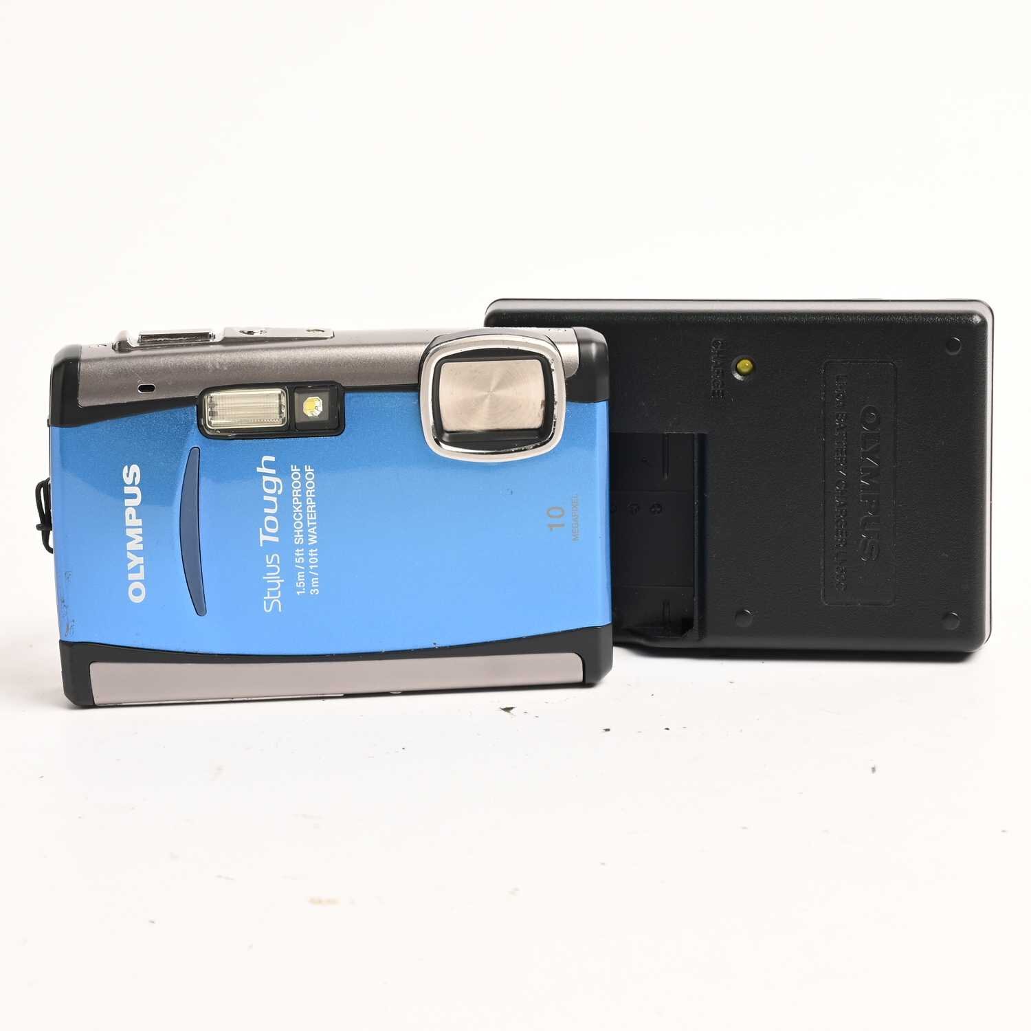 Olympus Stylus Tough-8000 12,0MP 3,6x Digitalkamera blau