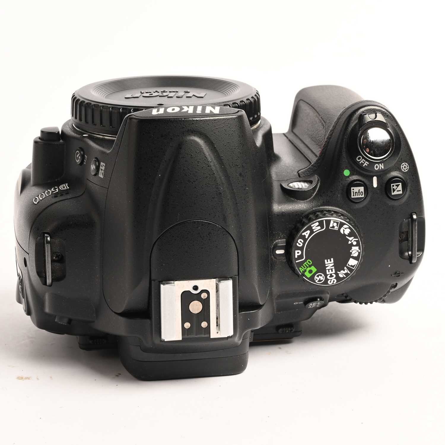 Nikon D5000 DSLR-Kamera 12,3 MP