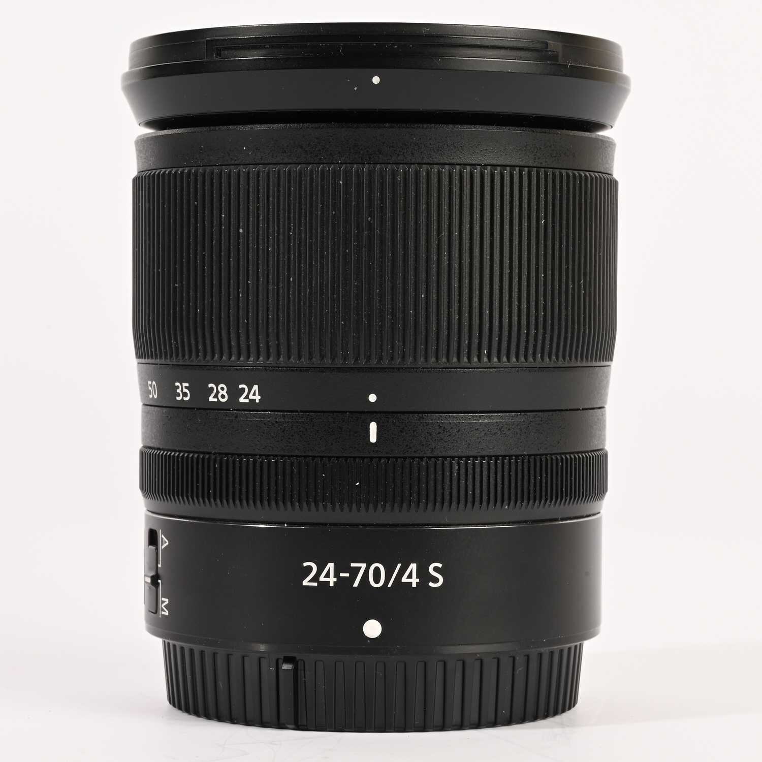 Nikon Z 7II Kit 24-70mm f4.0 Spiegellose Systemkamera 45,7MP bis 5000 Auslösungen