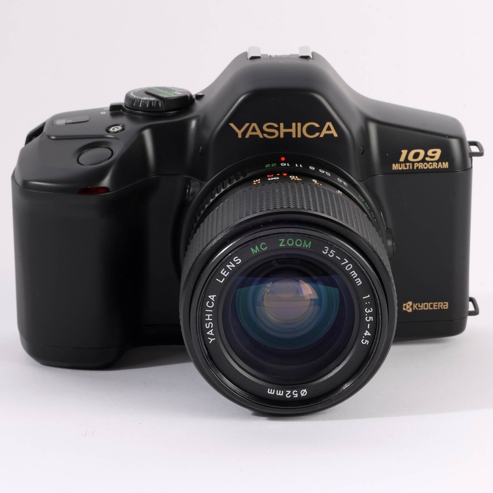 Yashica 109 Multi Program SLR mit Yashica MC ZOOM 3.5-4.5/35-70mm