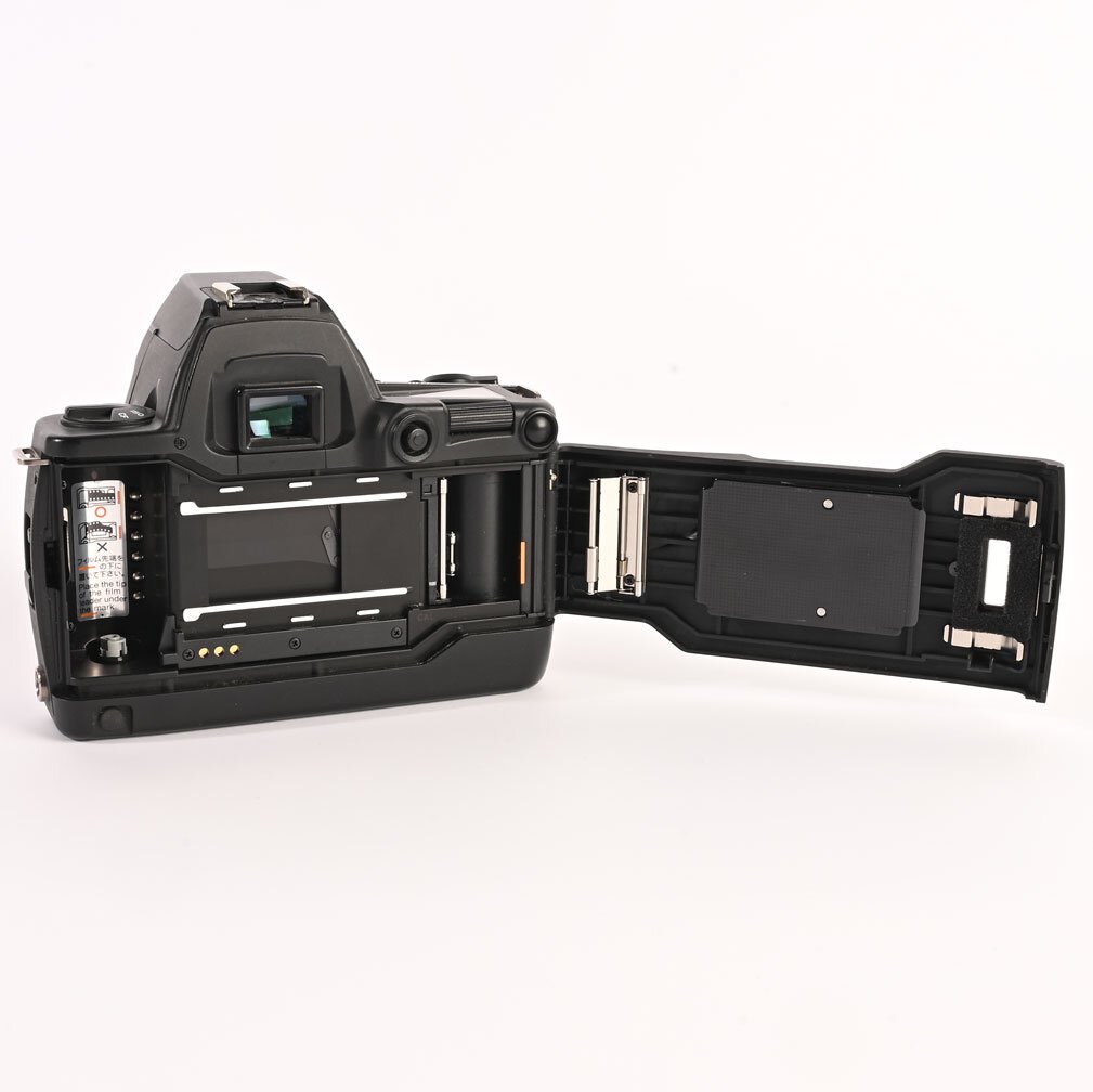 CONTAX NX AF MF CARL ZEISS Vario -Sonnar T* 28-80mm f/3.5-5.6 Analog 35mm