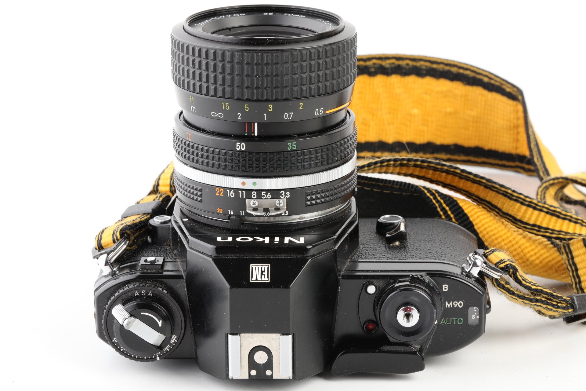 Nikon EM mit AIS Nikkor 35-70mm 3,3-4,5