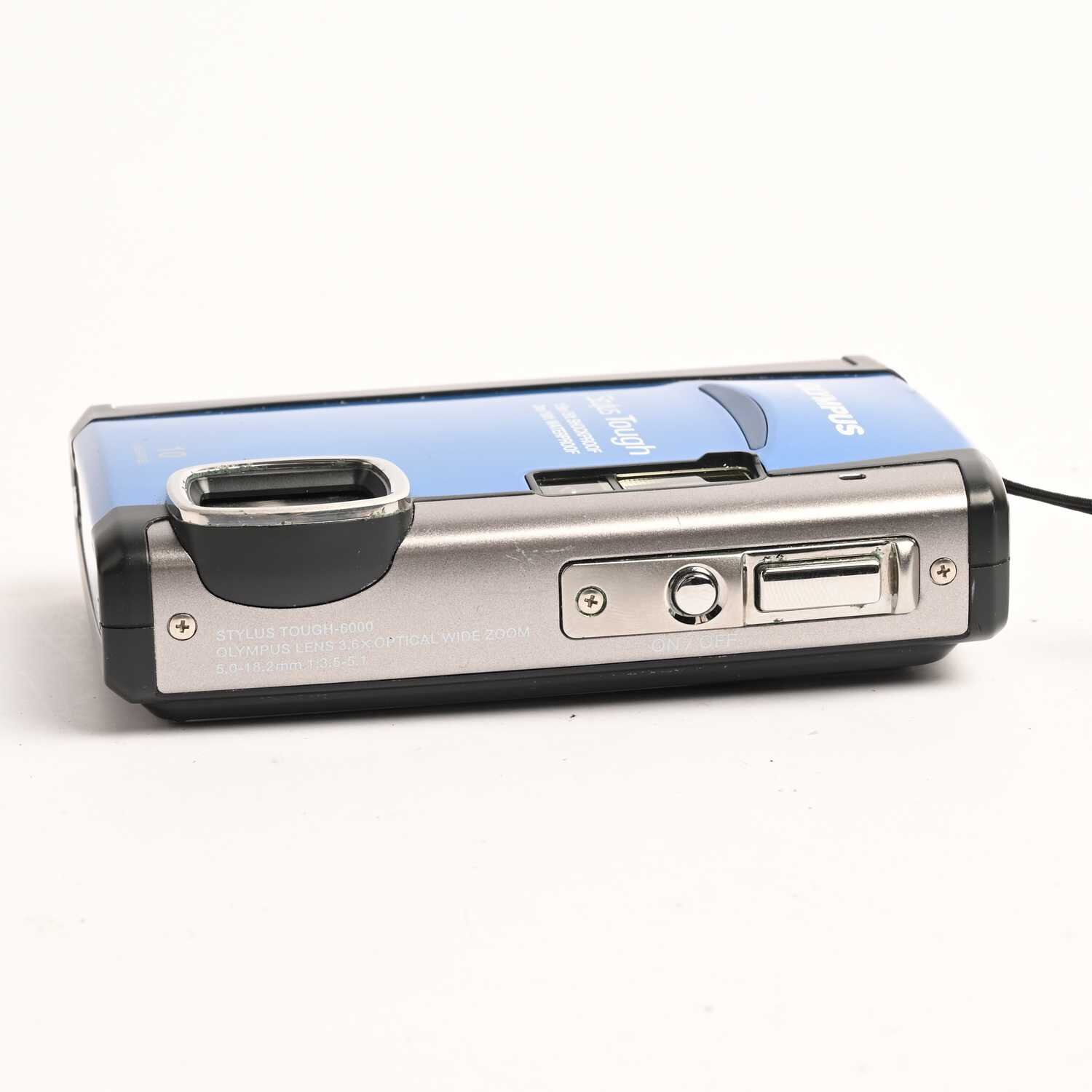 Olympus Stylus Tough-8000 12,0MP 3,6x Digitalkamera blau