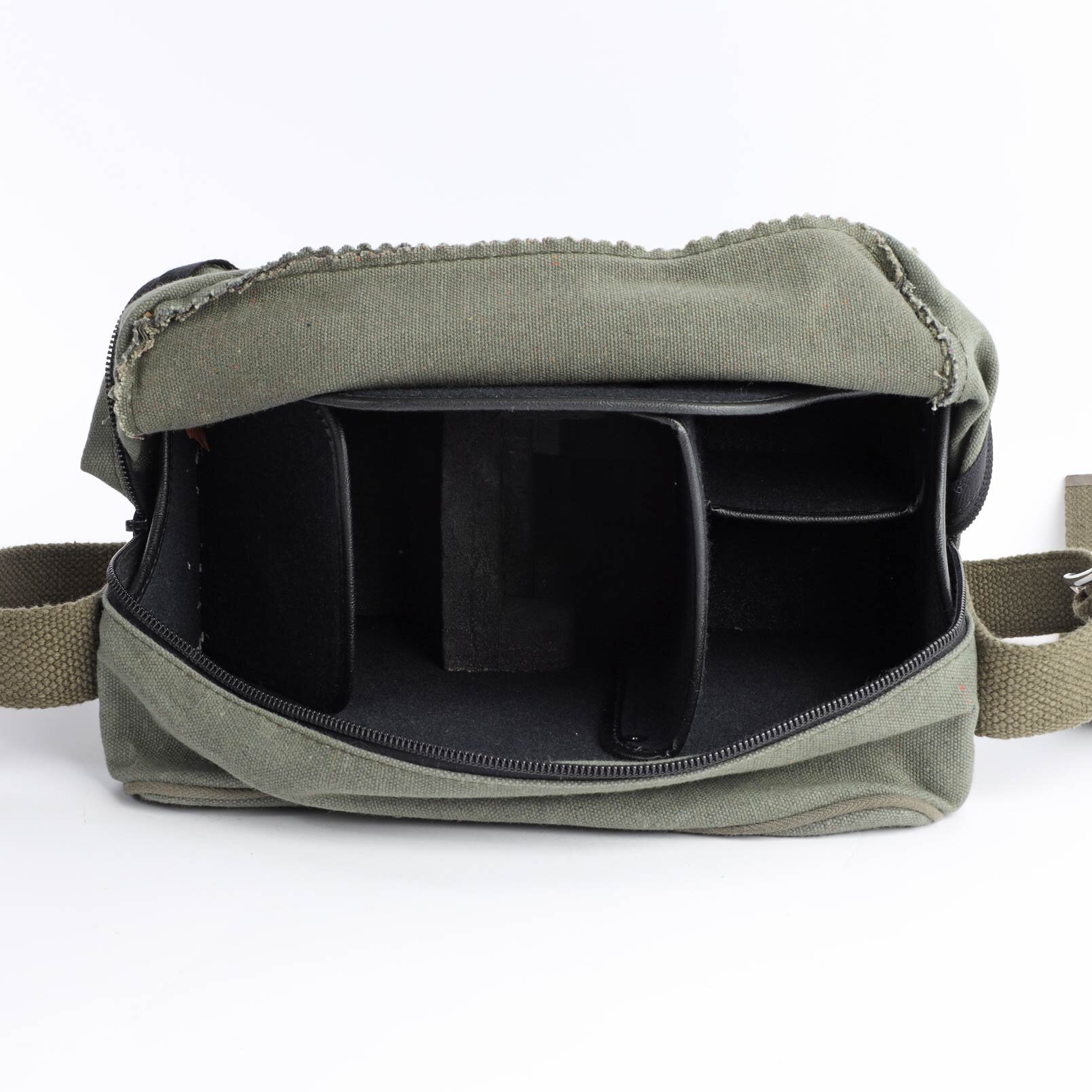 LEITZ LEICA SAFARI CAMERA OLIV CASE